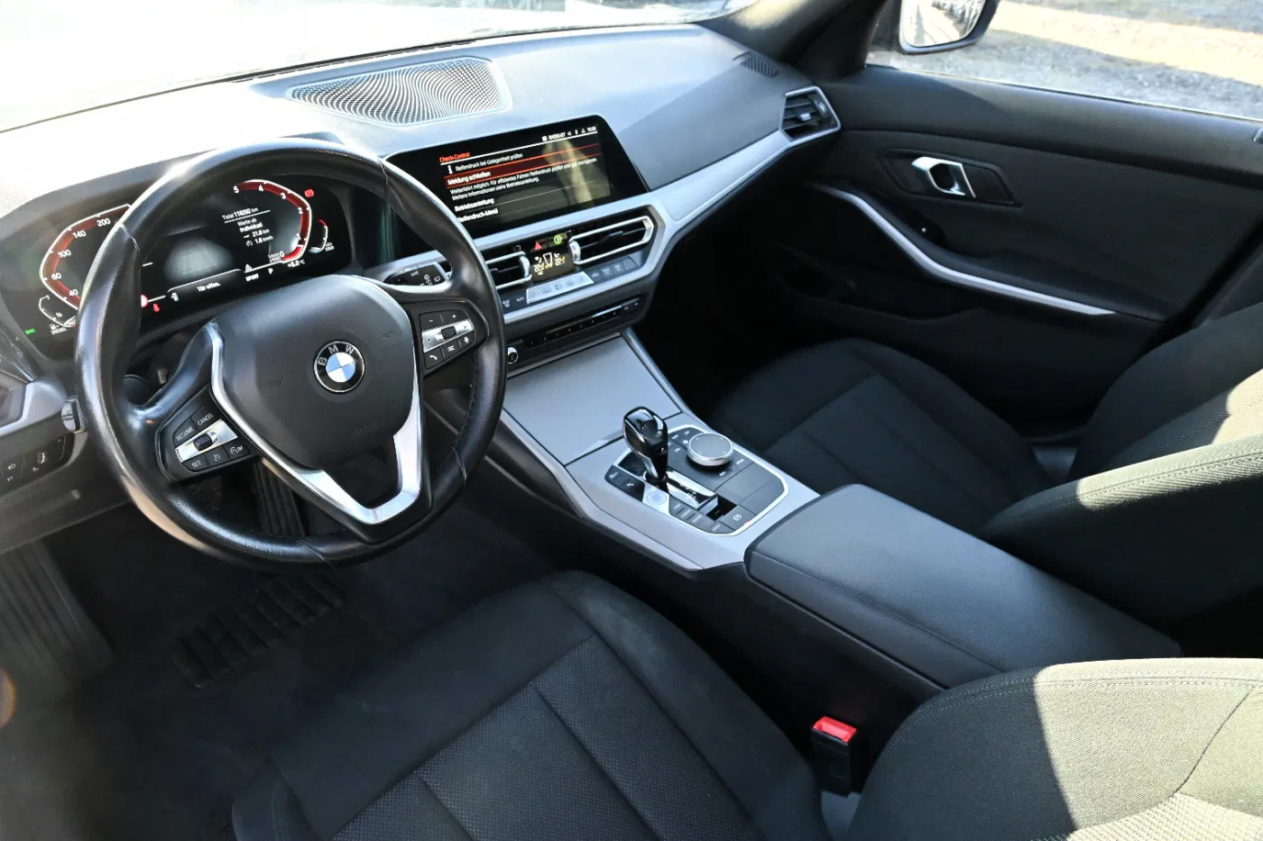 BMW 318d 48 V Touring Aut. | Bild 9 von 24