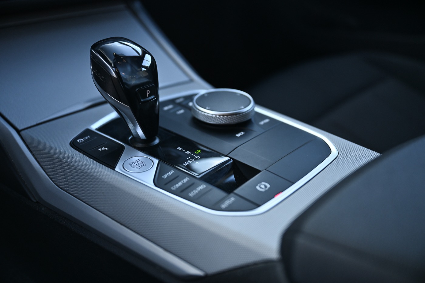 BMW 318d 48 V Touring Aut. | Bild 18 von 24