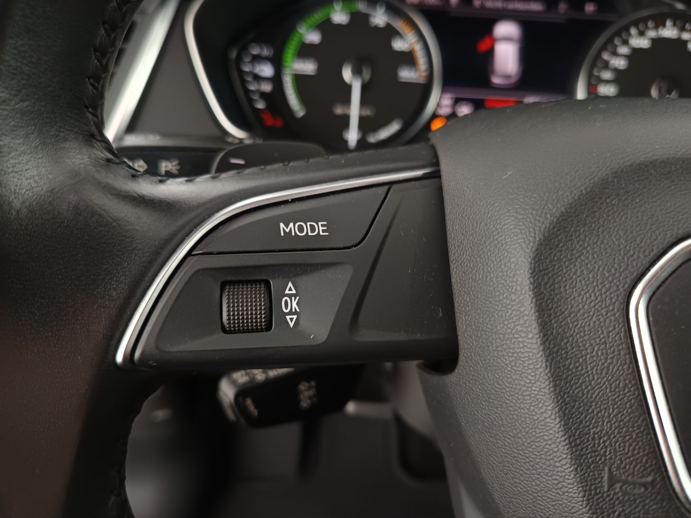 Audi Q5 55 TFSI e quattro sport | Bild 14 von 28