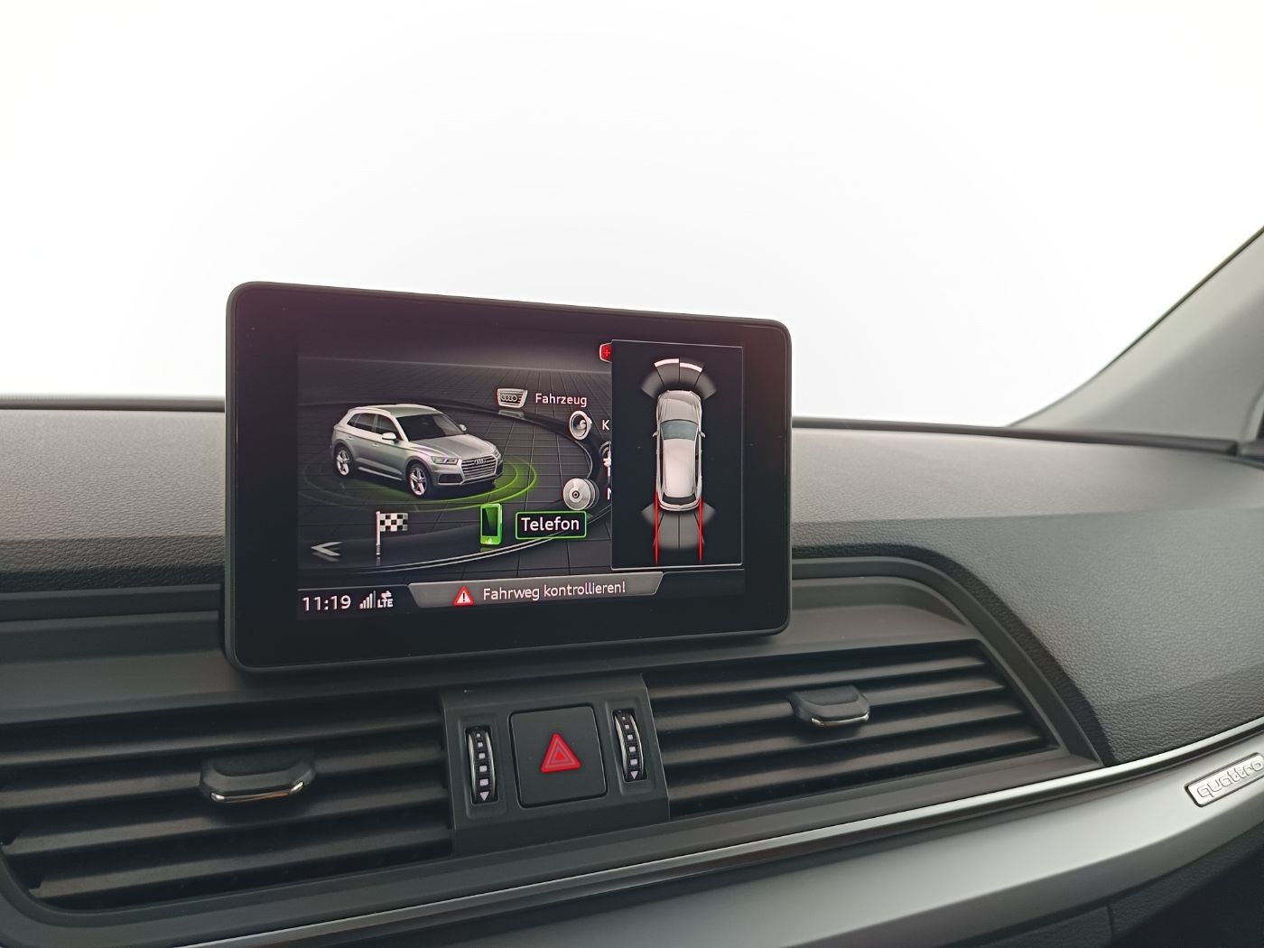 Audi Q5 55 TFSI e quattro sport | Bild 22 von 28