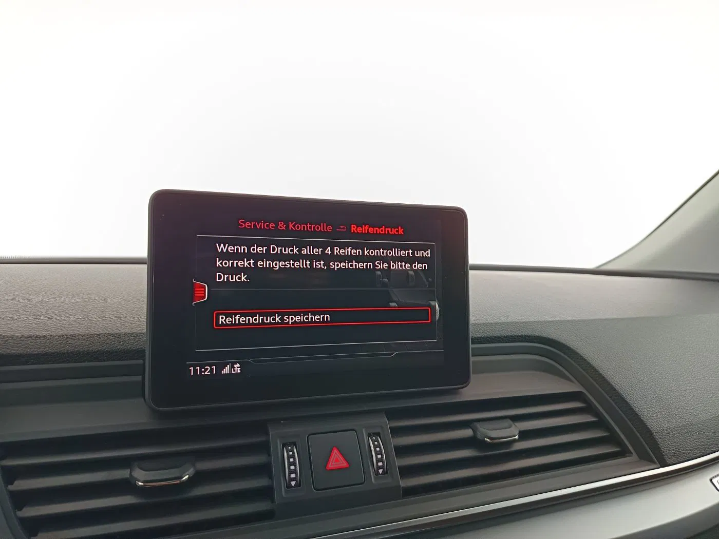 Audi Q5 55 TFSI e quattro sport | Bild 24 von 28