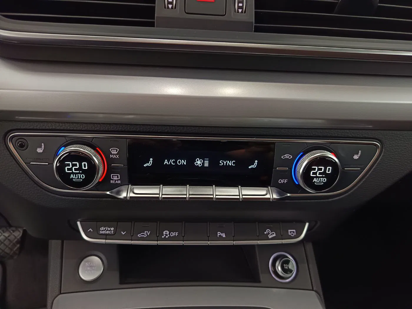 Audi Q5 55 TFSI e quattro sport | Bild 25 von 28