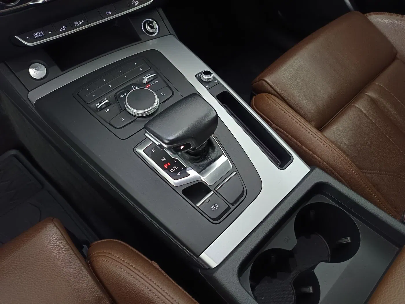 Audi Q5 55 TFSI e quattro sport | Bild 26 von 28