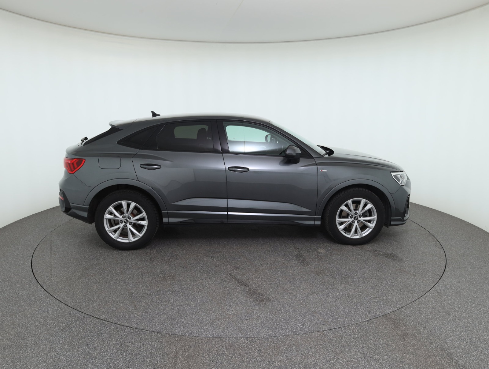 Audi Q3 Sportback 35 2.0 TDI S-Line | Bild 4 von 30