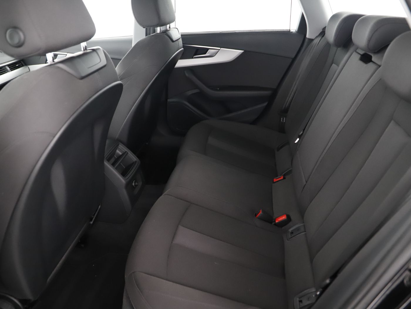 Audi A4 Avant 35 2.0 TDI | Bild 23 von 26