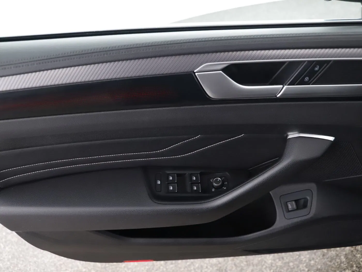 VW Arteon 2.0 TDI 4Mo R-Line | Bild 8 von 27