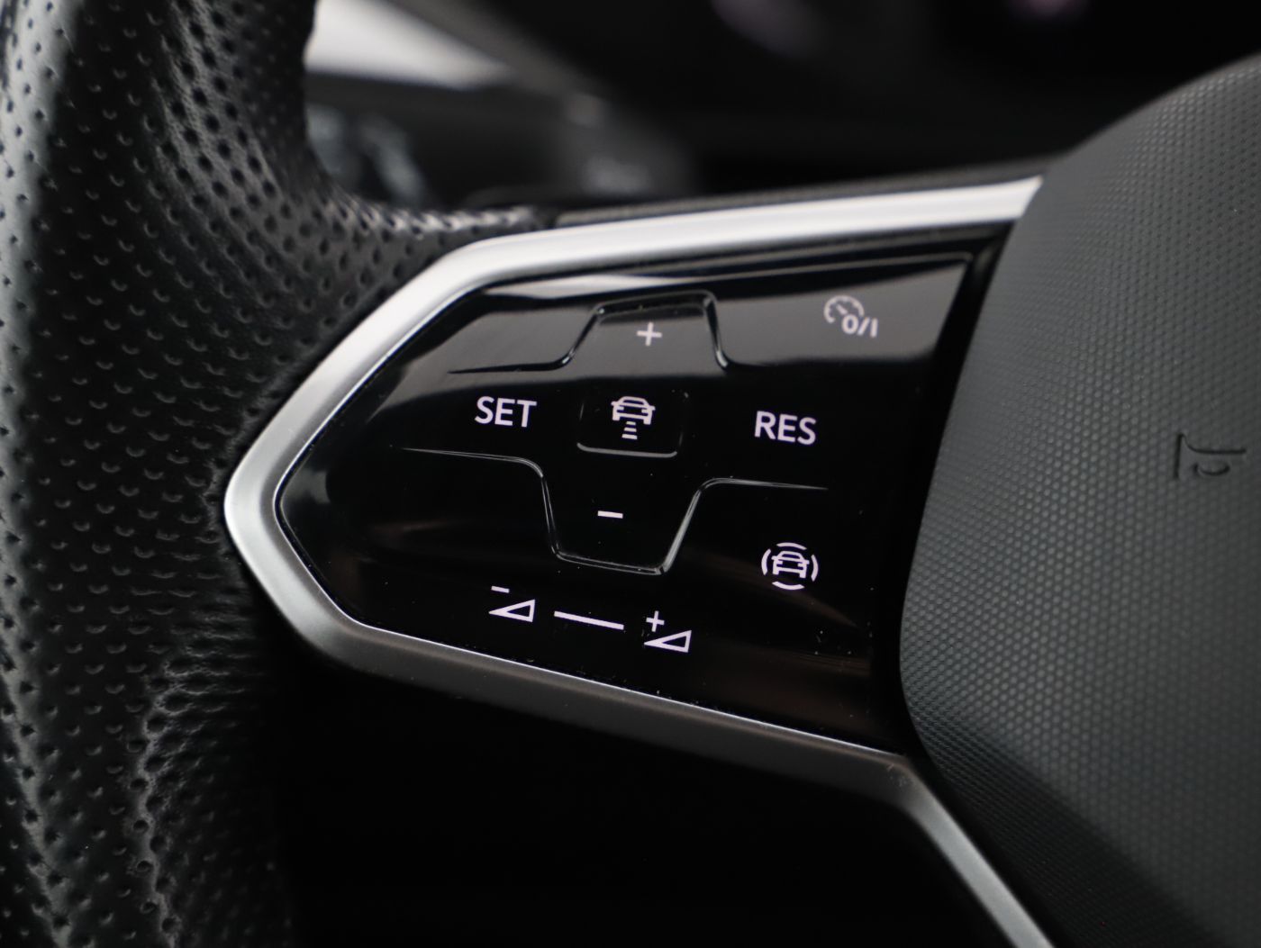 VW Arteon 2.0 TDI 4Mo R-Line | Bild 15 von 27