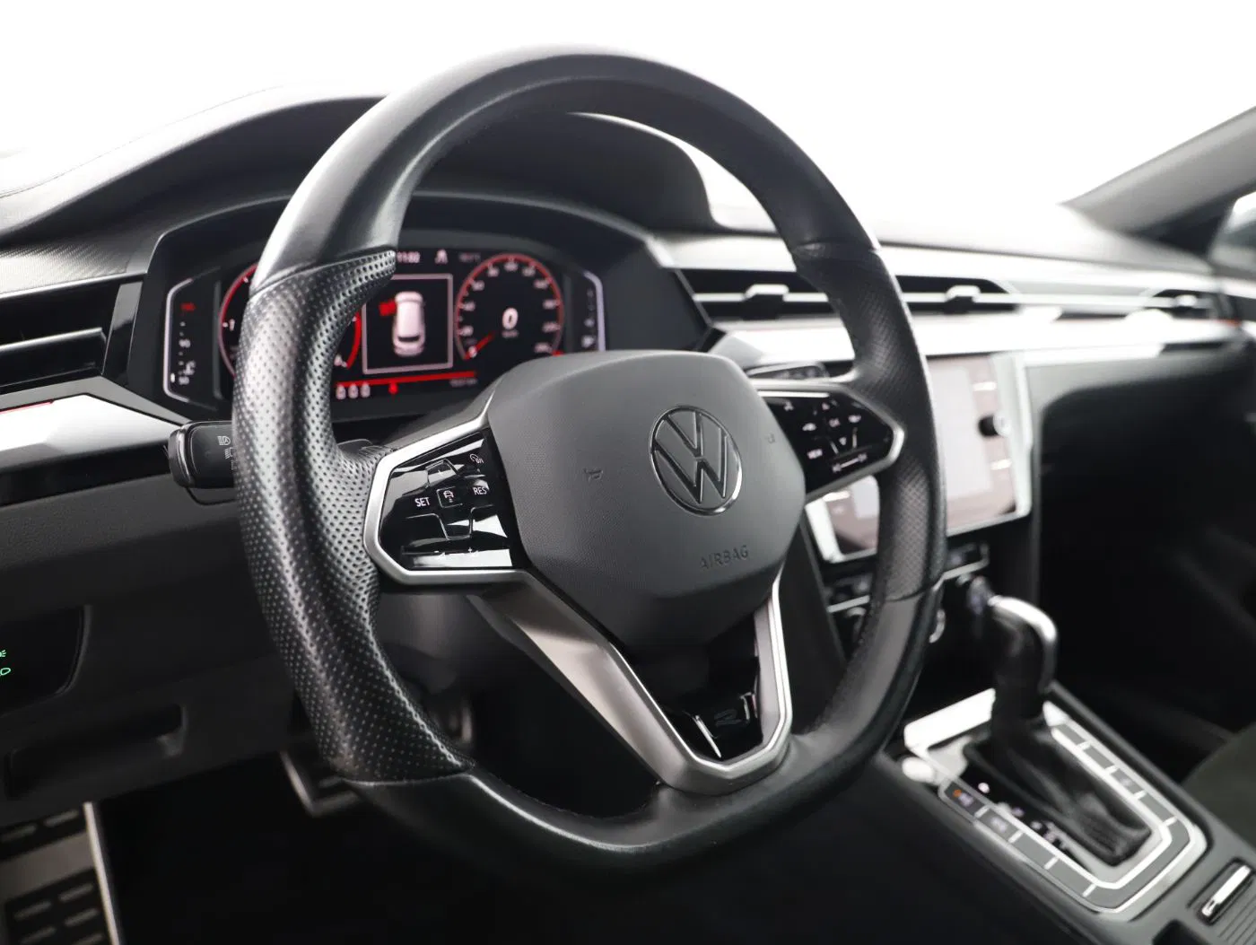 VW Arteon 2.0 TDI DSG 4M R-Line | Bild 14 von 29