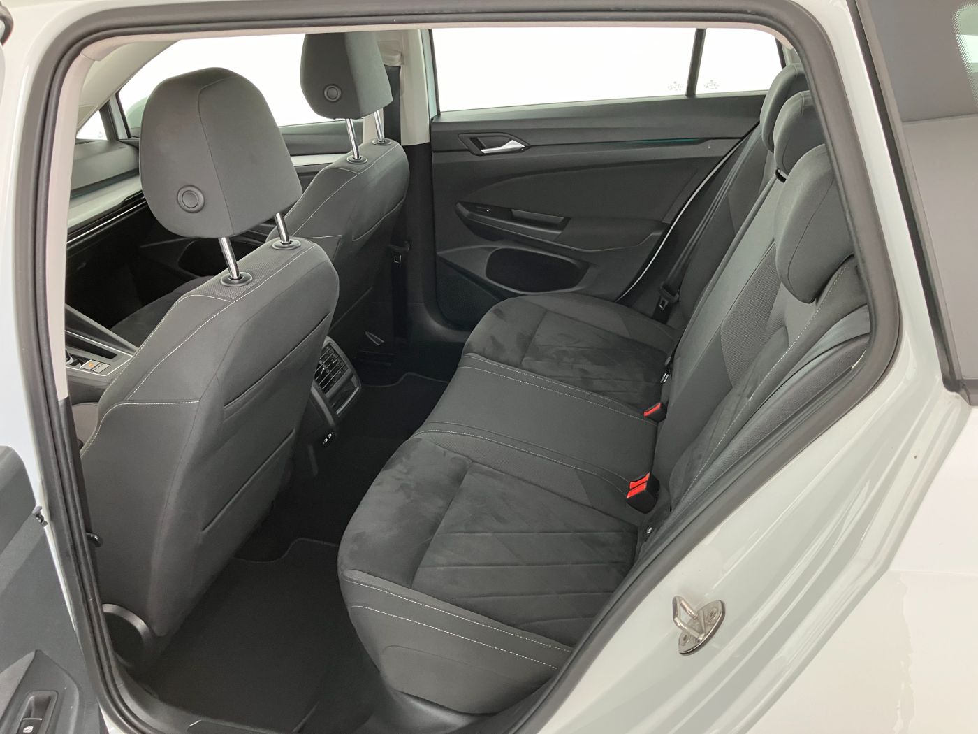 VW Golf VIII Variant 2.0 TDI Life | Bild 21 von 24