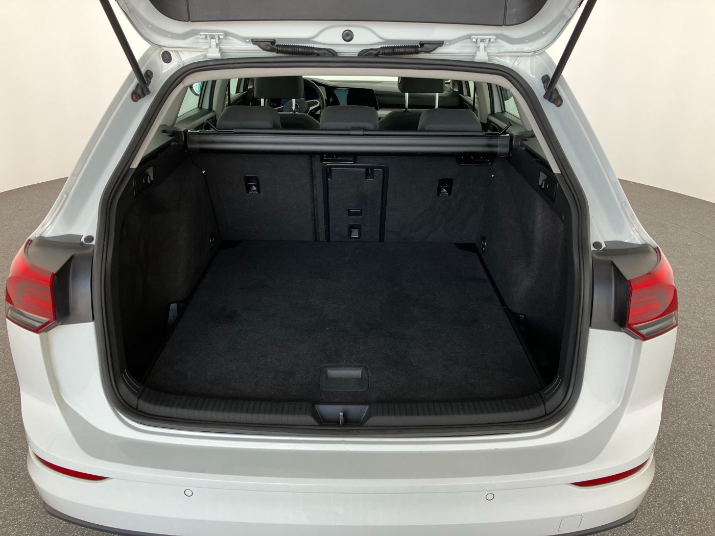 VW Golf VIII Variant 2.0 TDI Life | Bild 23 von 24