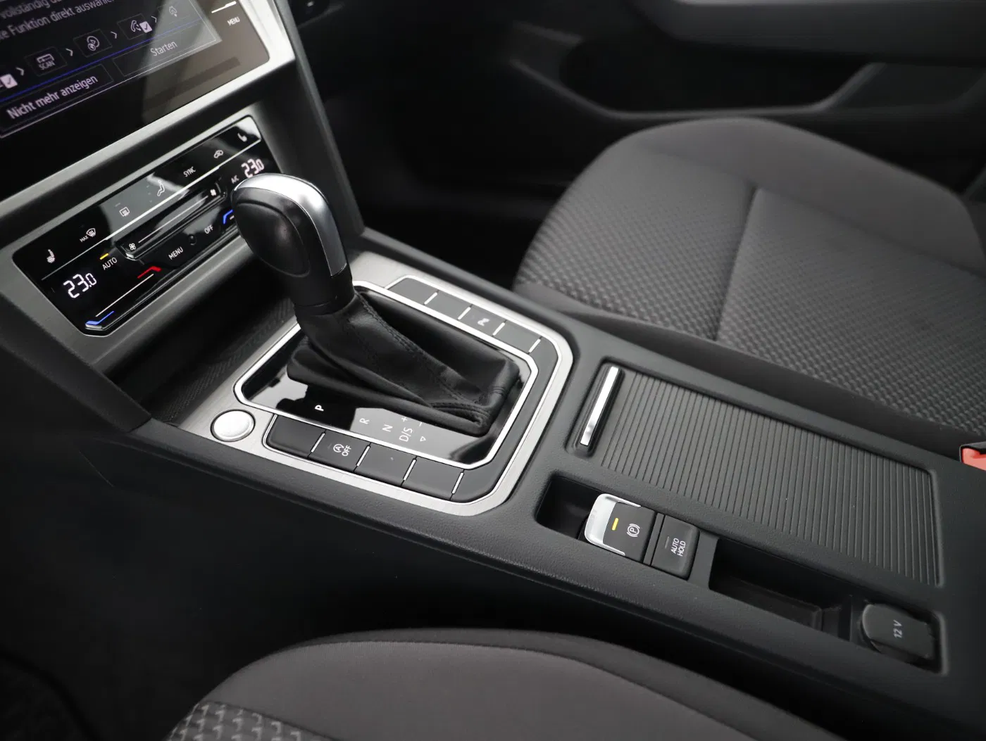 VW Passat Variant 2.0 TDI BMT | Bild 24 von 29