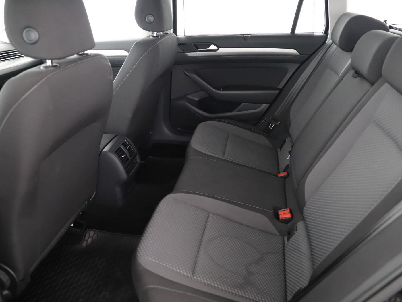 VW Passat Variant 2.0 TDI BMT | Bild 26 von 29