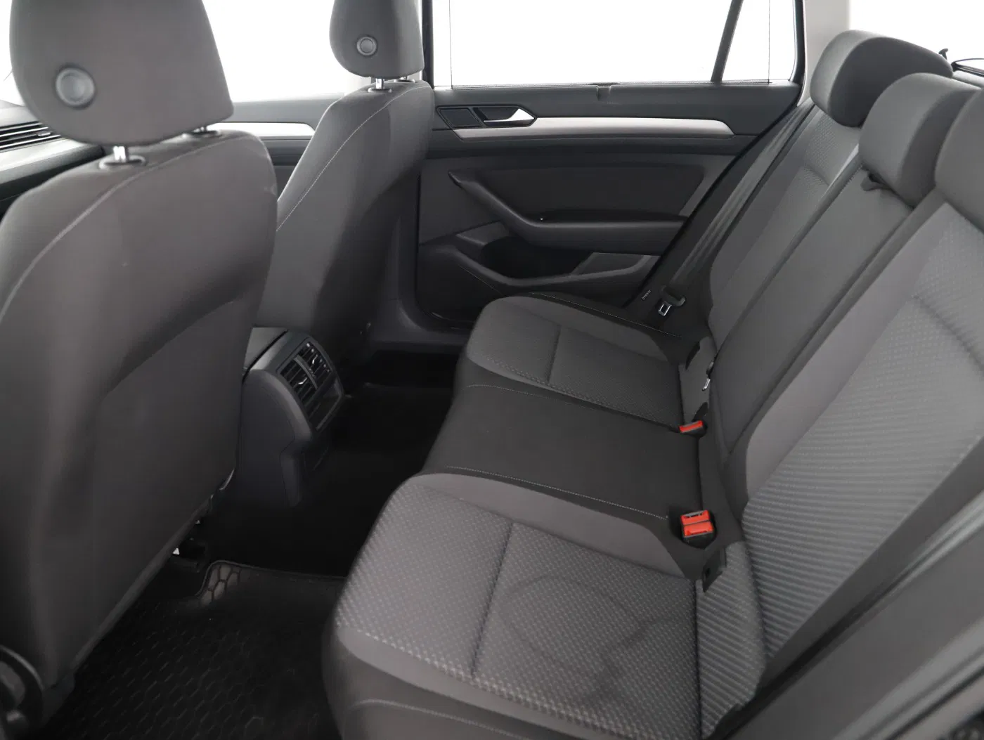 VW Passat Variant 2.0 TDI BMT | Bild 26 von 29