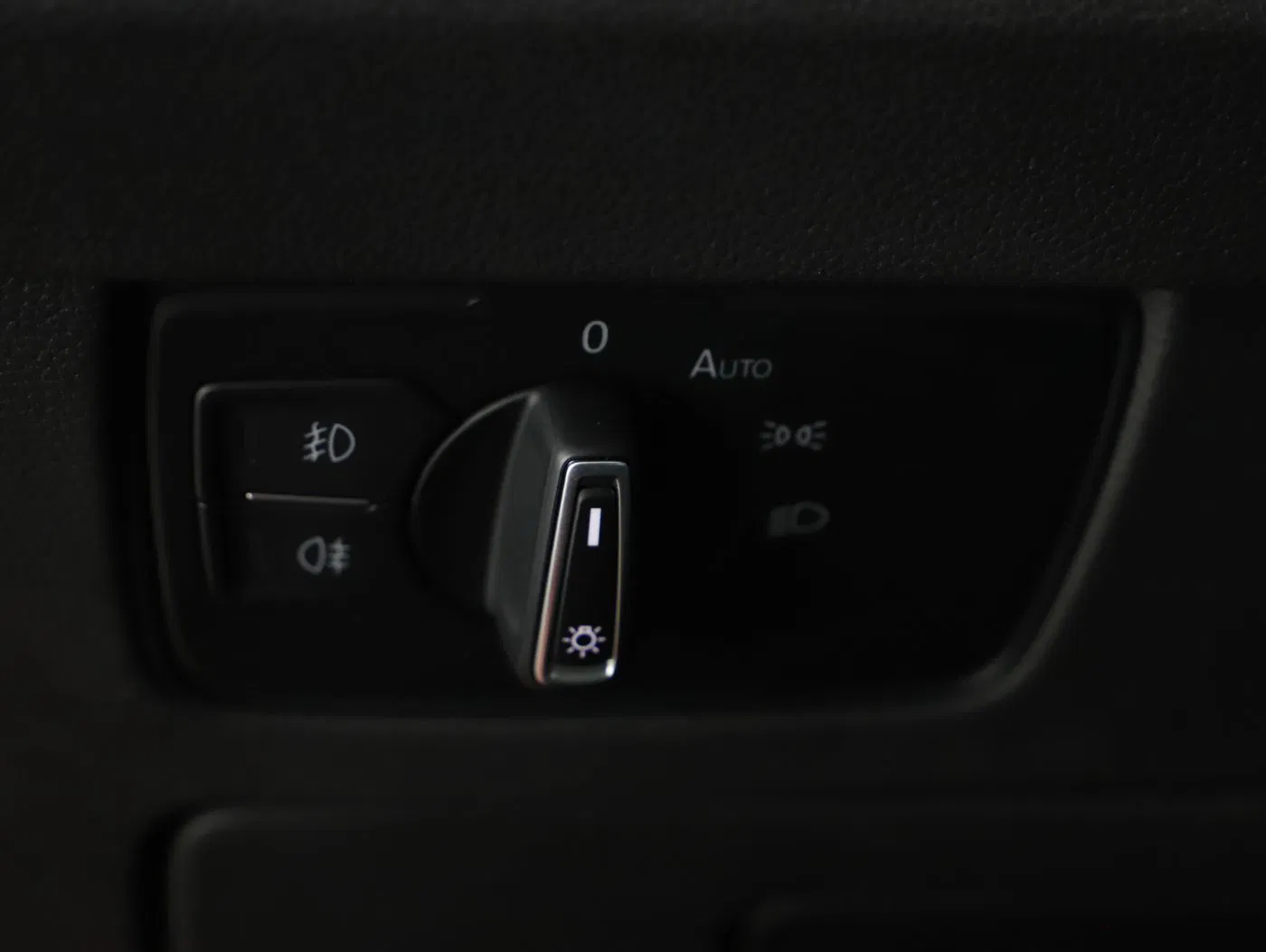 VW Passat Variant 2.0 TDI BMT Business | Bild 10 von 19