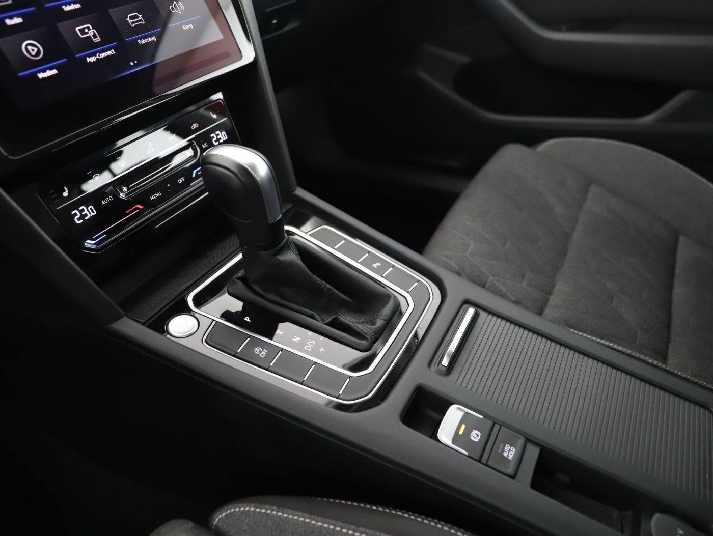 VW Passat Variant 2.0 TDI BMT Business | Bild 15 von 19
