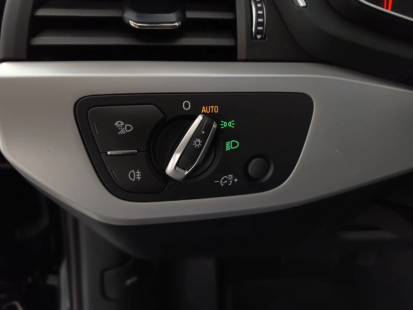 Audi A4 Avant 35 2.0 TFSI advanced | Bild 12 von 30