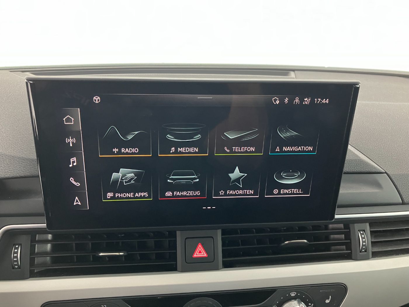 Audi A4 Avant 40 2.0 TDI quattro advanced | Bild 17 von 24