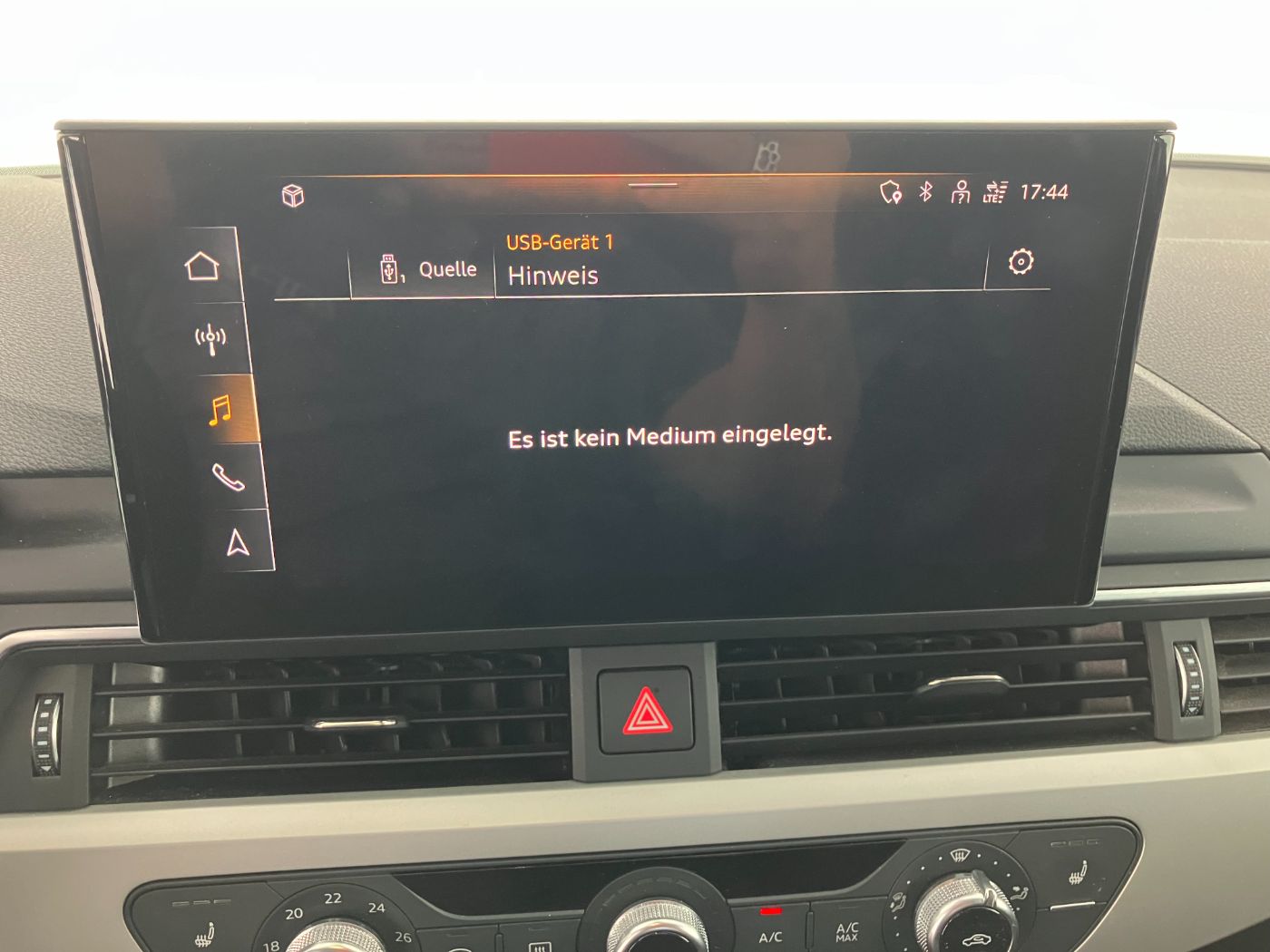 Audi A4 Avant 40 2.0 TDI quattro advanced | Bild 18 von 24