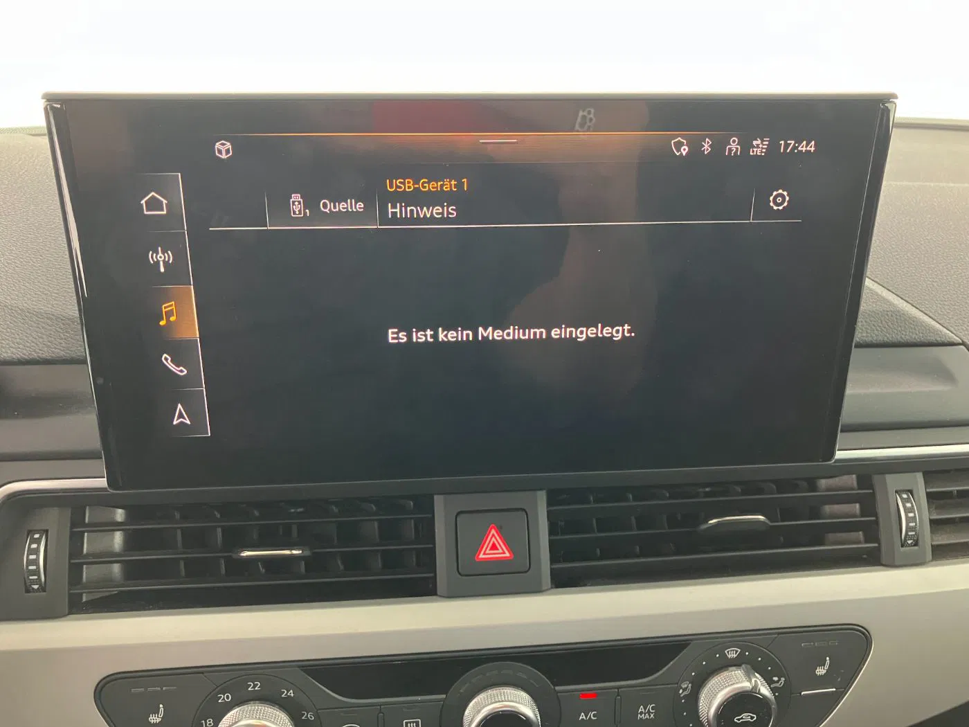 Audi A4 Avant 40 2.0 TDI quattro advanced | Bild 18 von 24