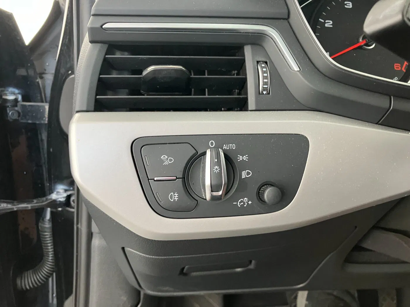 Audi A4 Avant 40 2.0 TDI quattro advanced | Bild 10 von 24