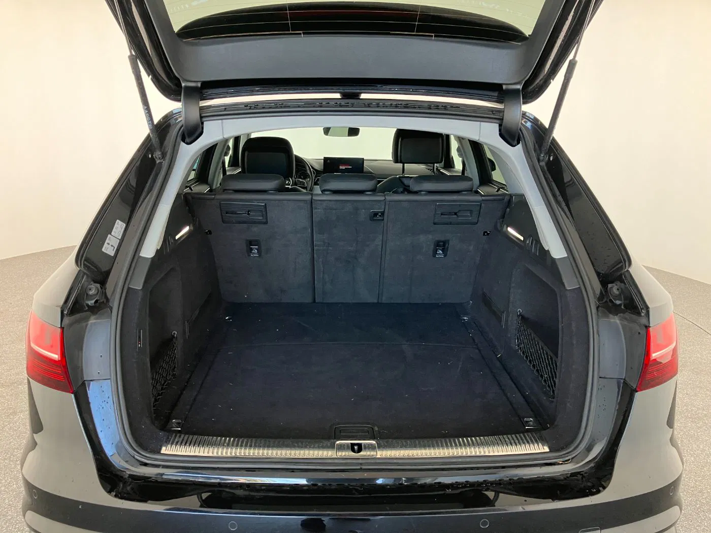 Audi A4 Avant 40 2.0 TDI quattro advanced | Bild 23 von 24