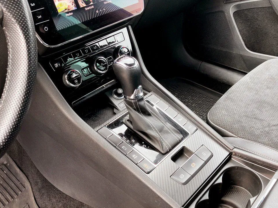 Skoda Superb Combi 2.0 TDI Sportline | Bild 7 von 27