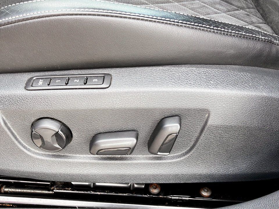 Skoda Superb Combi 2.0 TDI Sportline | Bild 19 von 27
