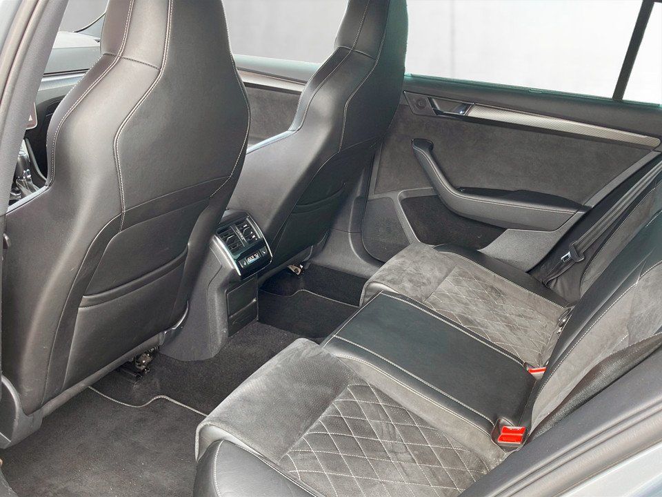 Skoda Superb Combi 2.0 TDI  Sportline | Bild 22 von 27
