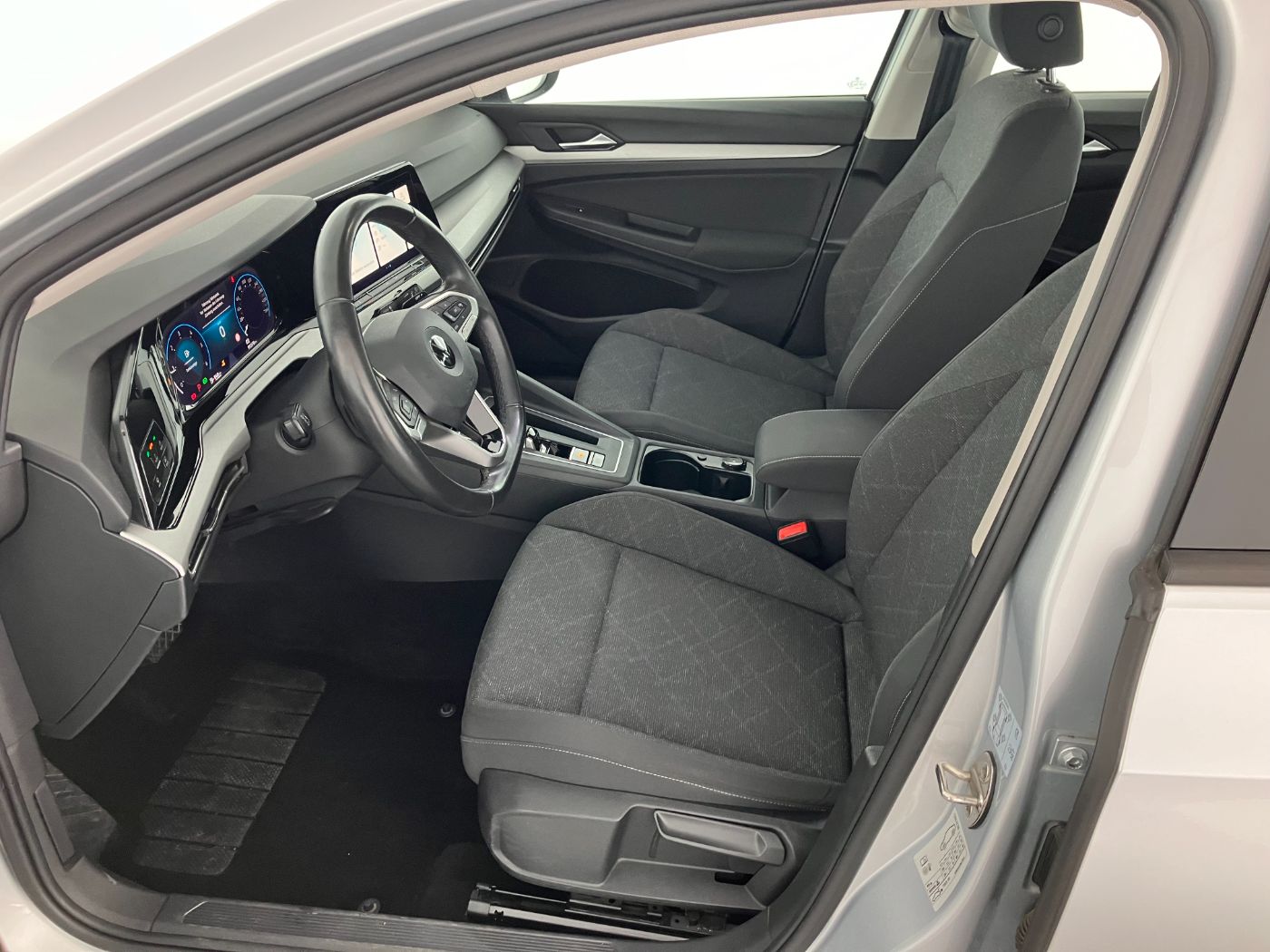 VW Golf VIII Variant 2.0 TDI Life | Bild 10 von 23