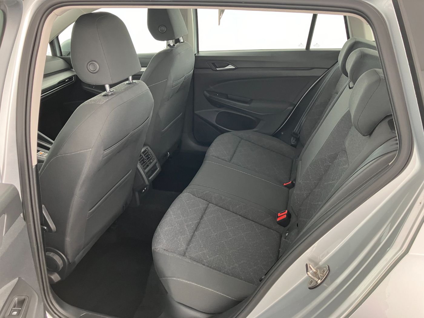 VW Golf VIII Variant 2.0 TDI Life | Bild 21 von 23