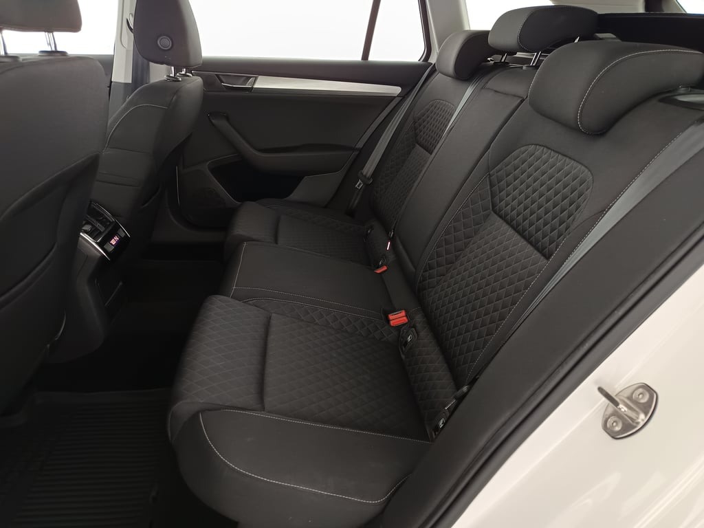 Skoda Superb Combi 2.0 TDI Ambition | Thumbnail 29 von 30