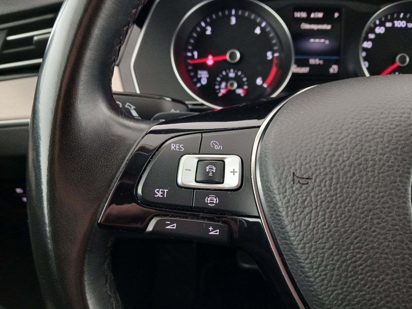 VW Passat Variant TDI DSG | Bild 15 von 27