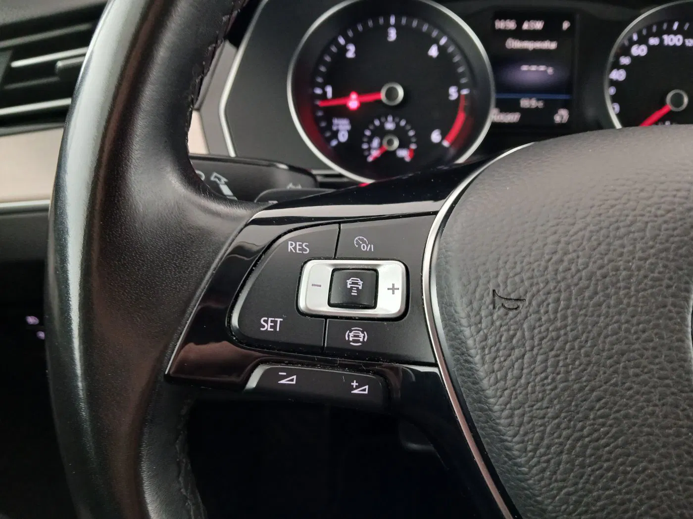 VW Passat Variant TDI DSG | Bild 15 von 27