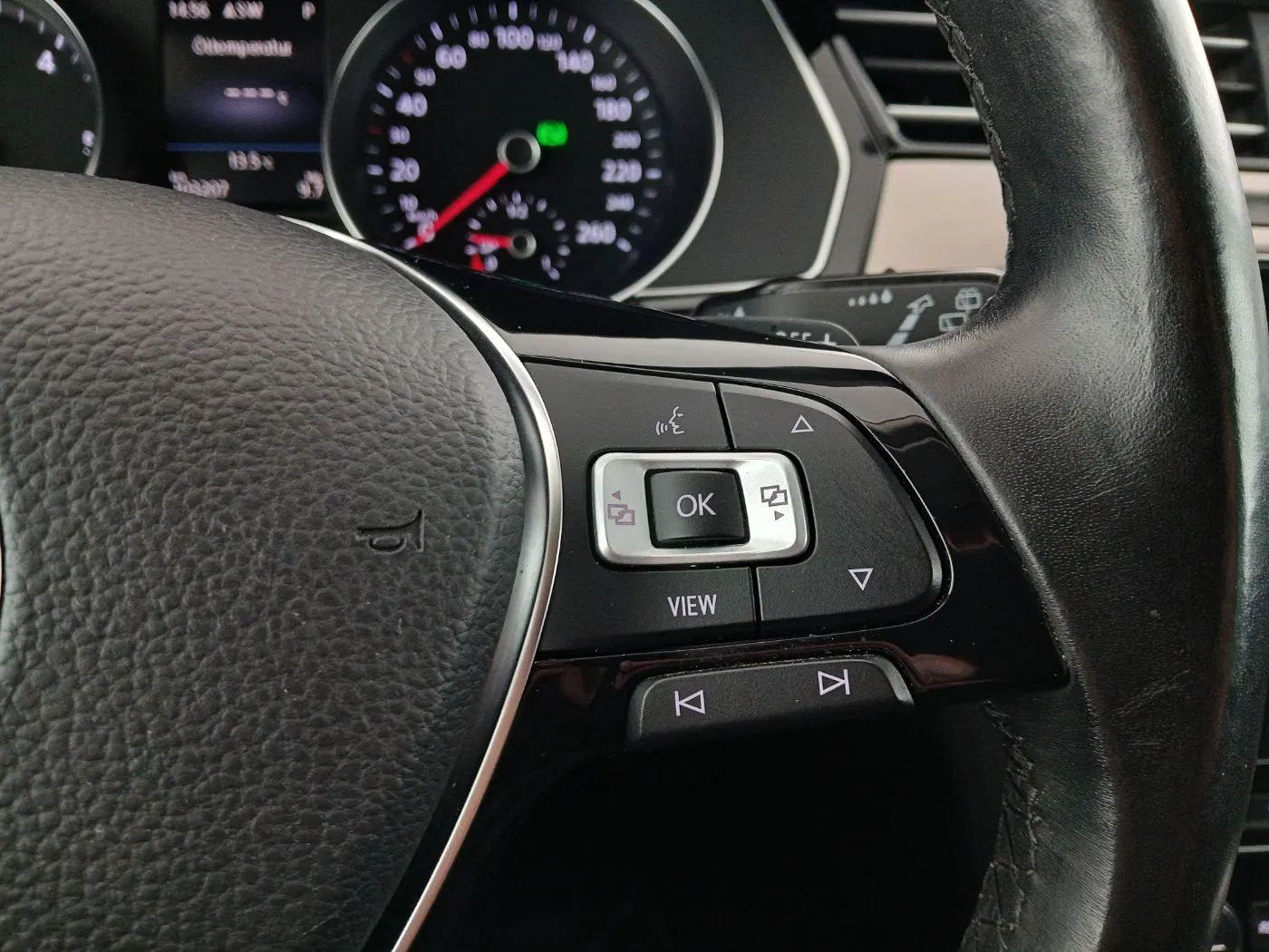 VW Passat Variant TDI DSG | Bild 16 von 27