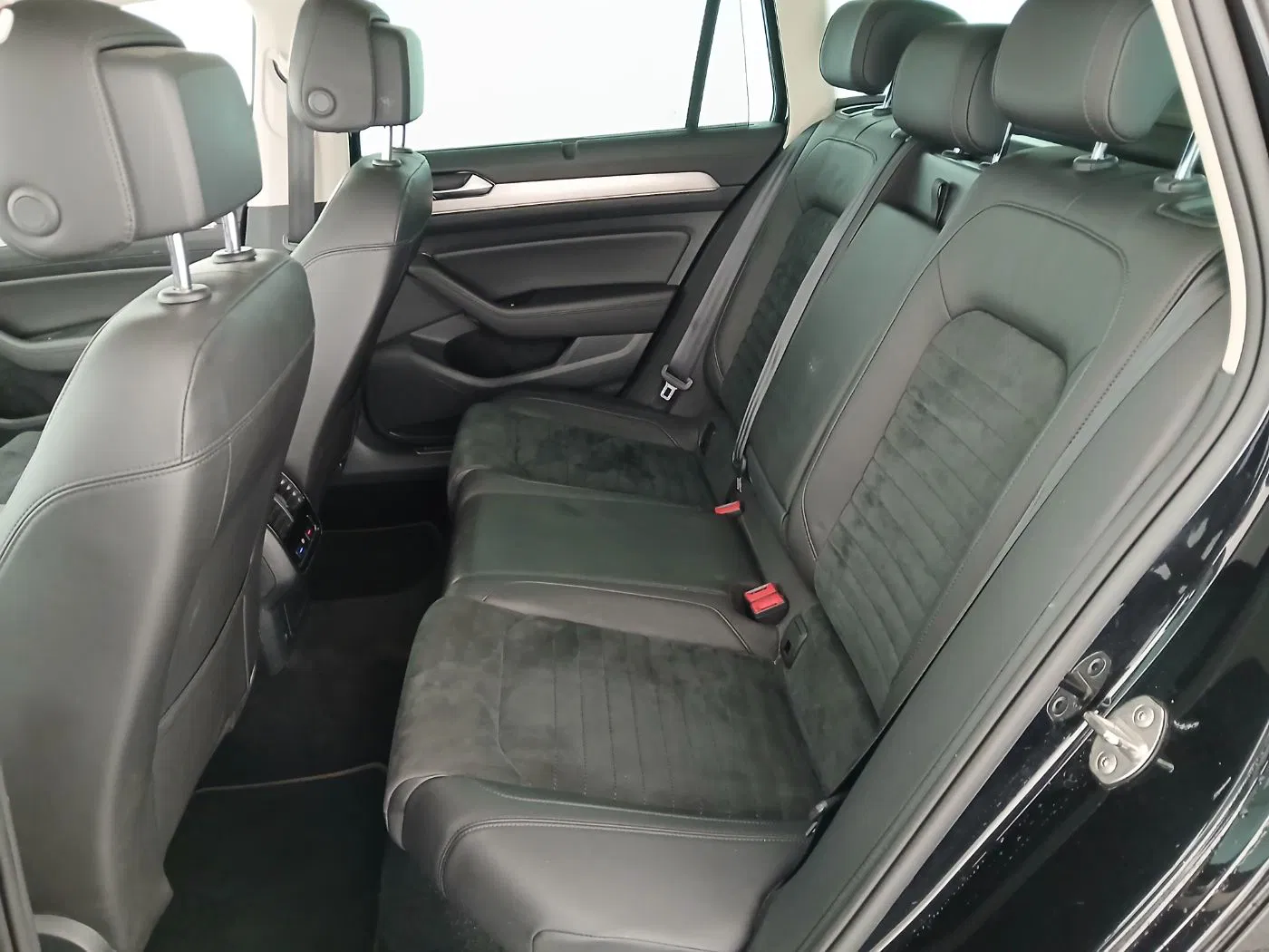 VW Passat Variant TDI DSG | Bild 24 von 27