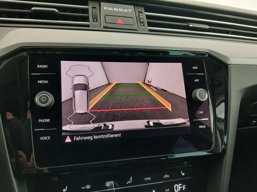 VW Passat Variant 2.0 TDI BMT Business | Bild 23 von 29