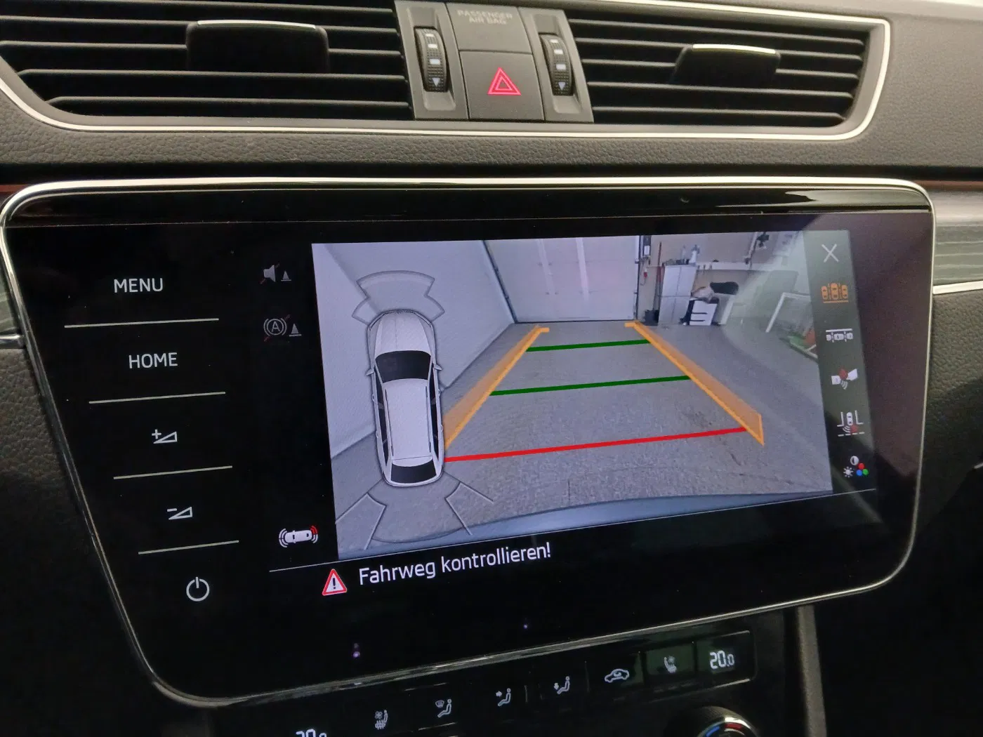 Skoda Superb Combi 2.0 TDI Style | Bild 27 von 30