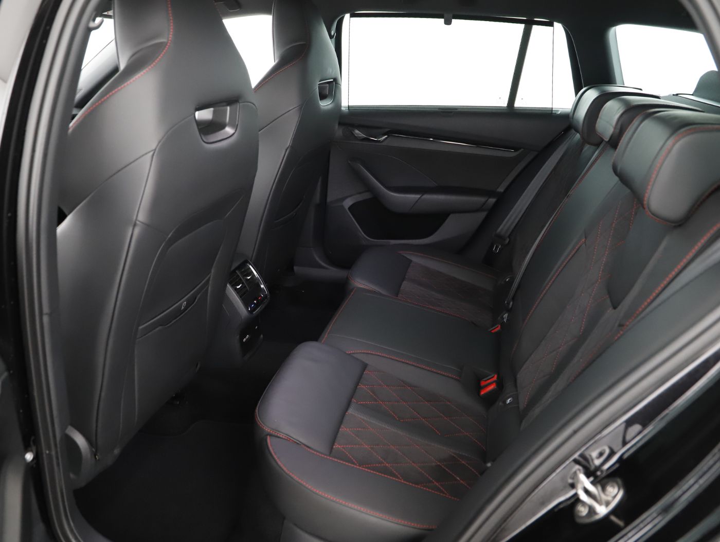 Skoda Octavia Combi 2.0 RS | Bild 21 von 26