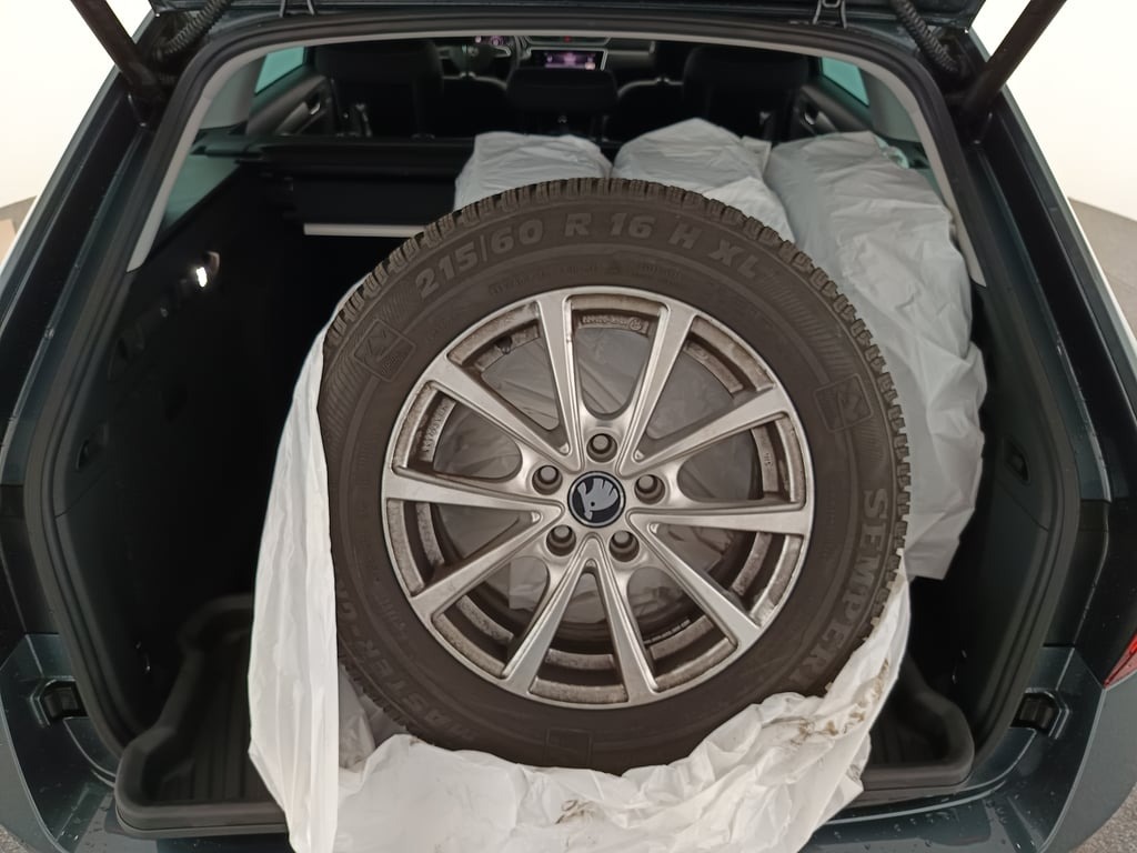 Skoda Superb Combi 2.0 TDI Style | Thumbnail 29 von 30