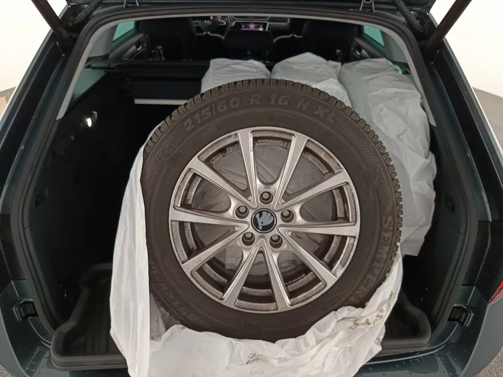 Skoda Superb Combi 2.0 TDI Style | Bild 29 von 30