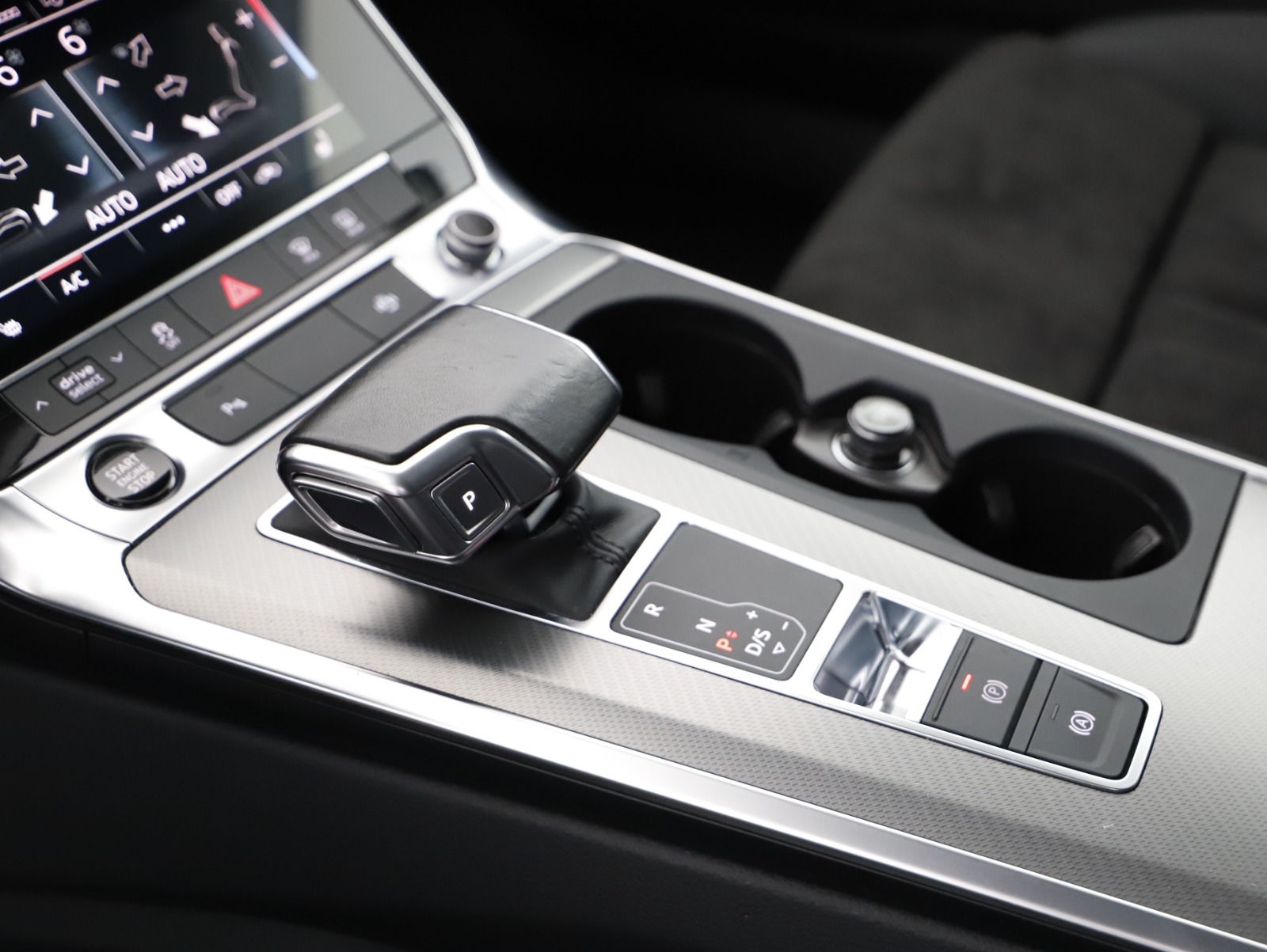 Audi A6 Avant 40 2.0 TDI quattro sport | Thumbnail 24 von 30