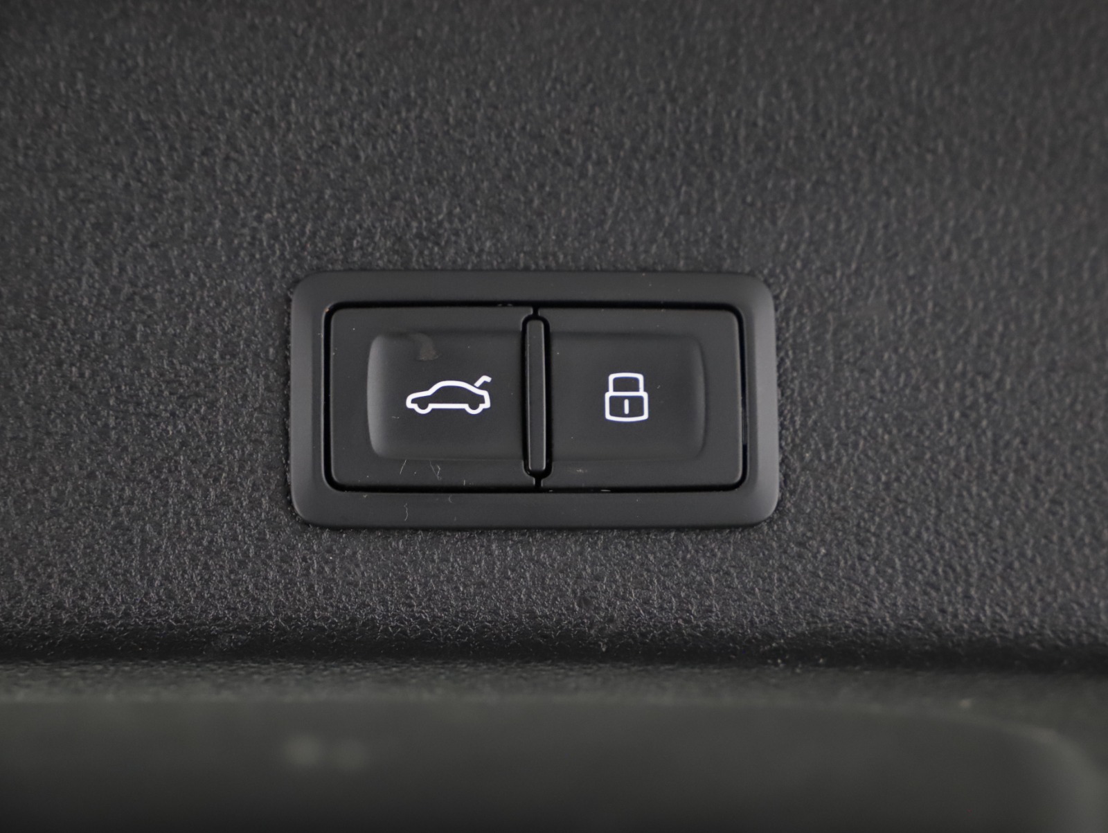 Audi A6 Avant 40 2.0 TDI quattro sport | Thumbnail 27 von 30