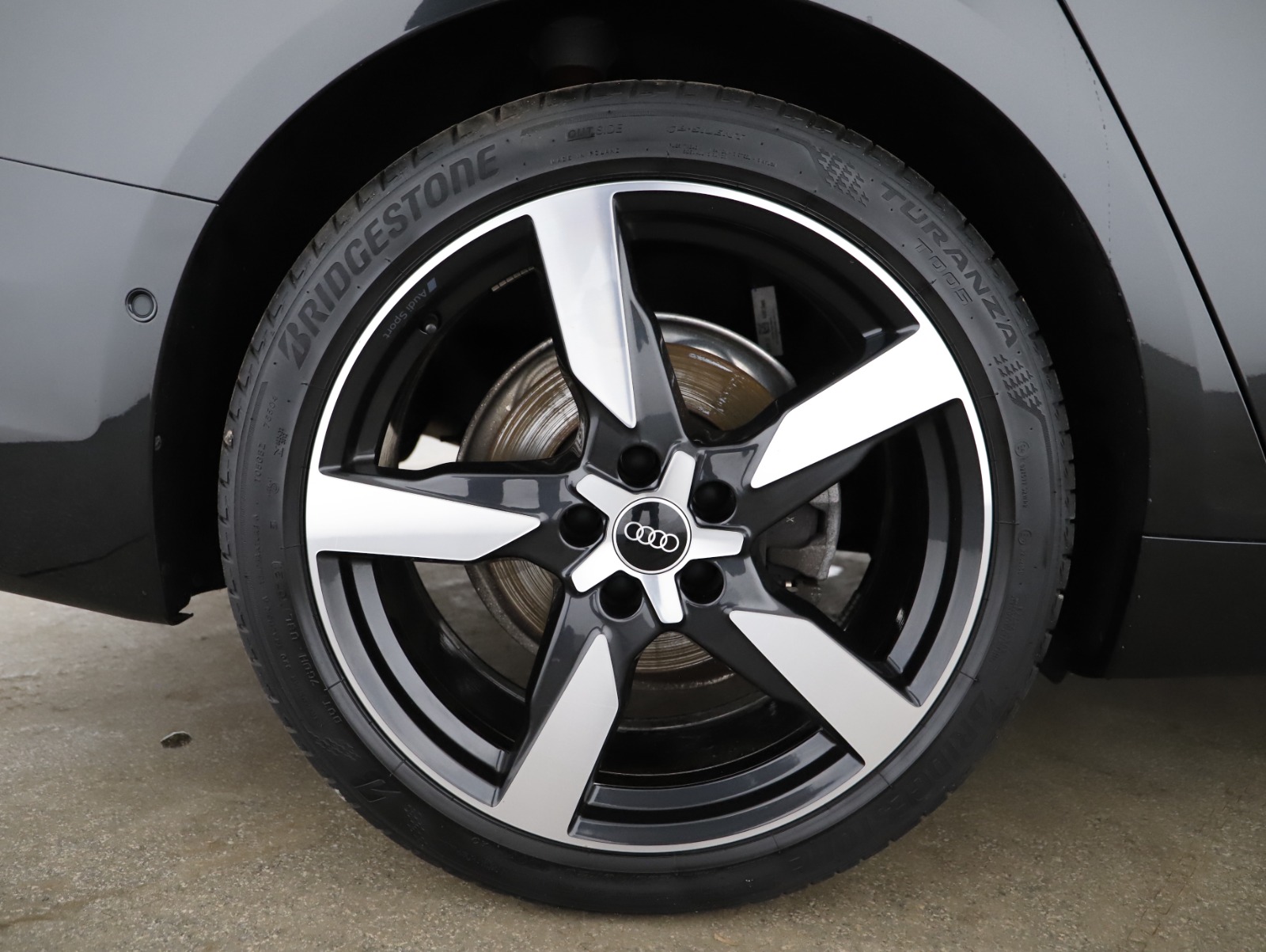 Audi A6 Avant 40 2.0 TDI quattro sport | Thumbnail 9 von 30