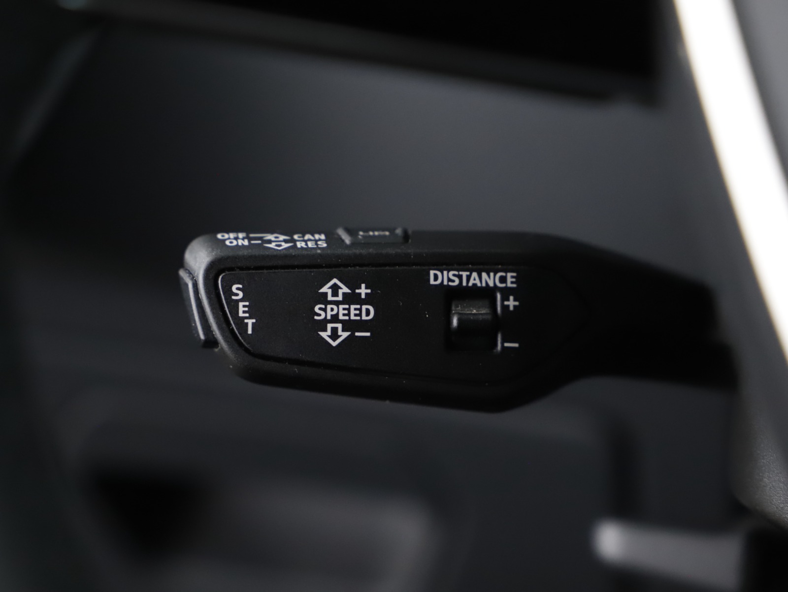 Audi A6 Avant 40 2.0 TDI quattro sport | Thumbnail 19 von 30