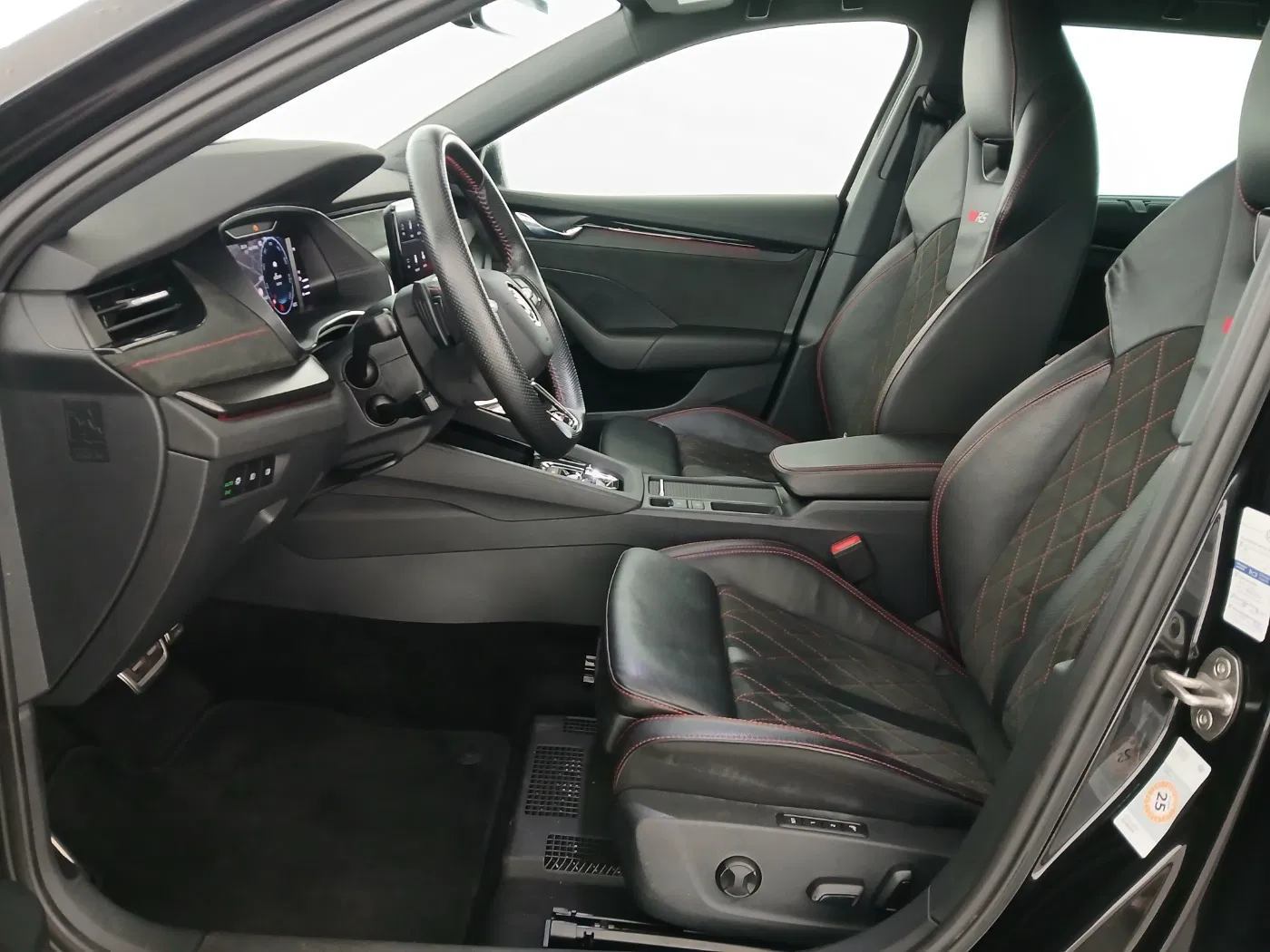 Skoda Octavia Combi 2.0 TDI RS | Bild 8 von 31