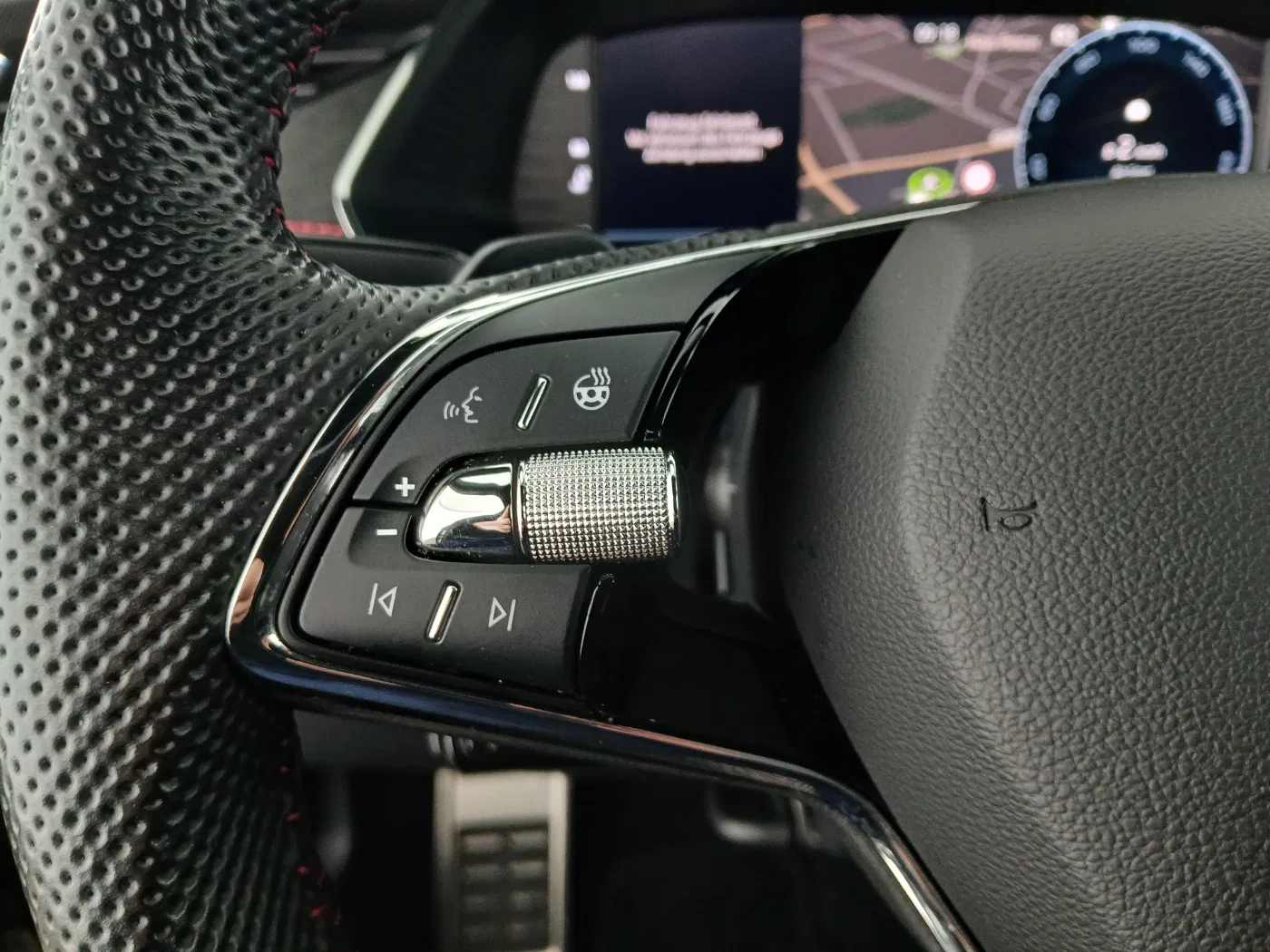 Skoda Octavia Combi 2.0 TDI RS | Bild 12 von 31