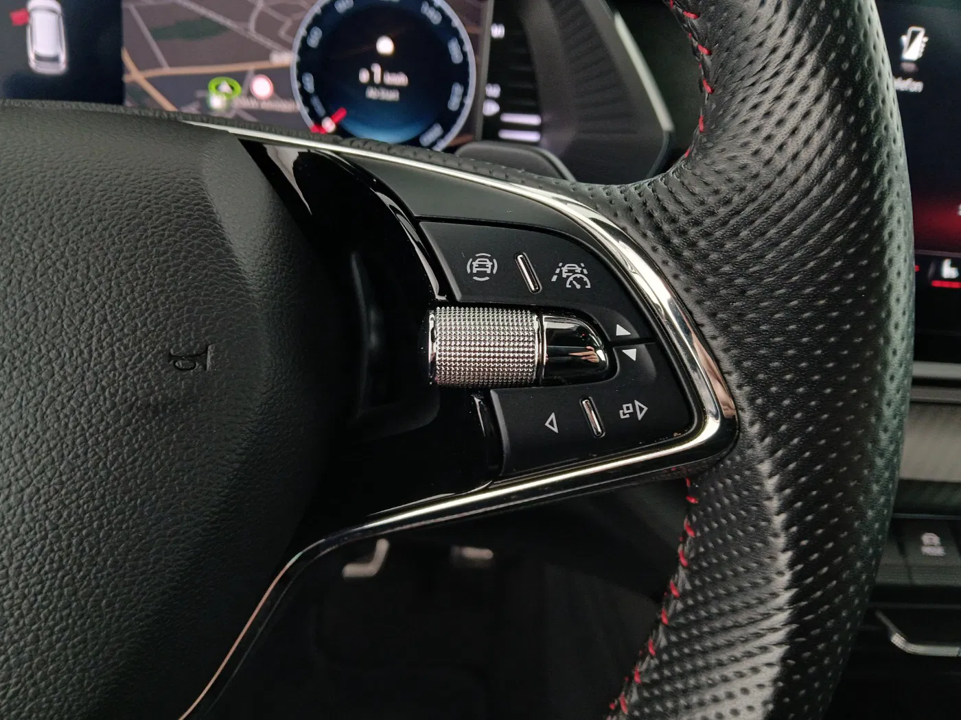 Skoda Octavia Combi 2.0 TDI RS | Bild 13 von 31