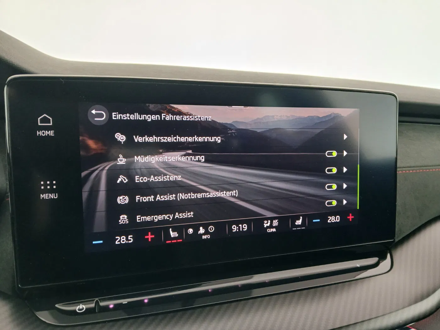 Skoda Octavia Combi 2.0 TDI RS | Bild 18 von 31