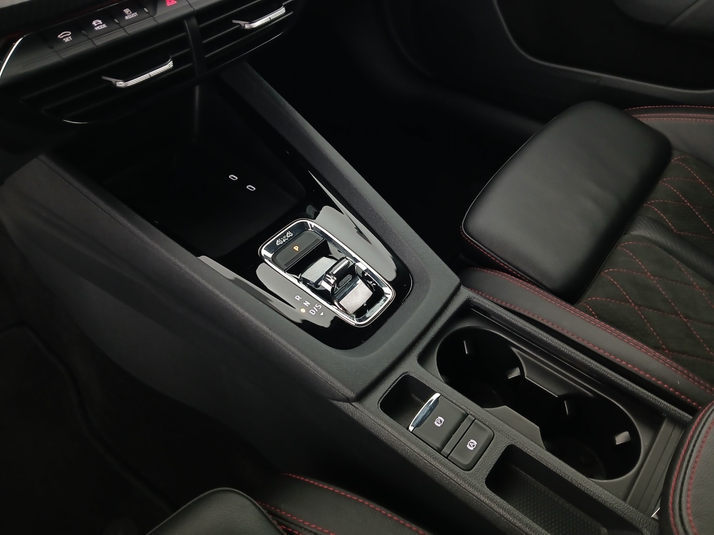 Skoda Octavia Combi 2.0 TDI RS | Bild 24 von 31