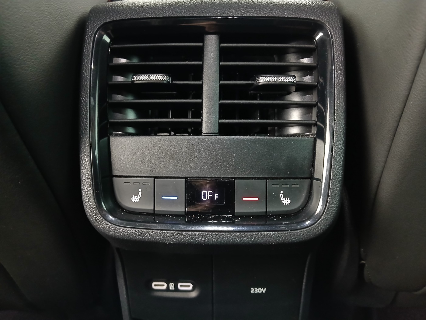 Skoda Octavia Combi 2.0 TDI RS | Bild 26 von 31